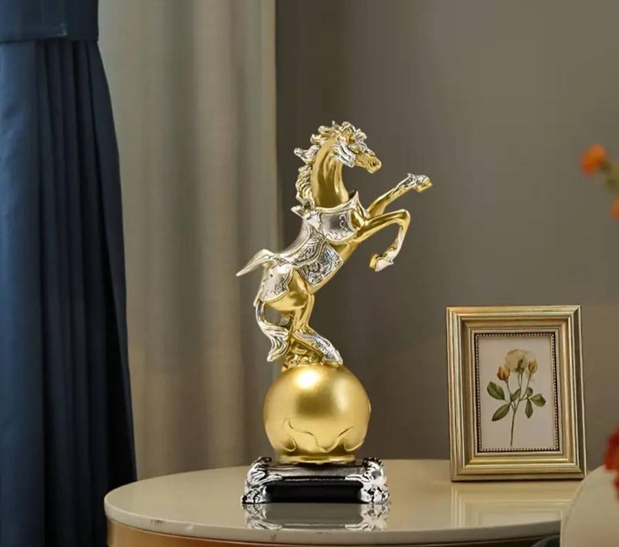 Elegant Golden & Silver Decorative Resin Horse Statue/Sculpture New in Box. Indoor Ornament.