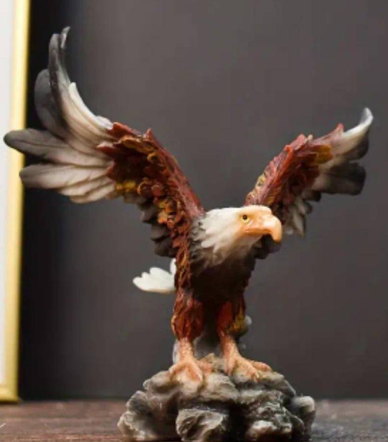 Beautiful Modern Resin Eagle Statue "Stunning" New in Box "