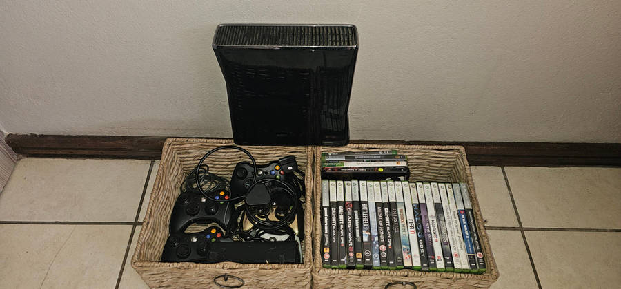 Xbox 360 250GB Slim Console with 5 remotes and Games
