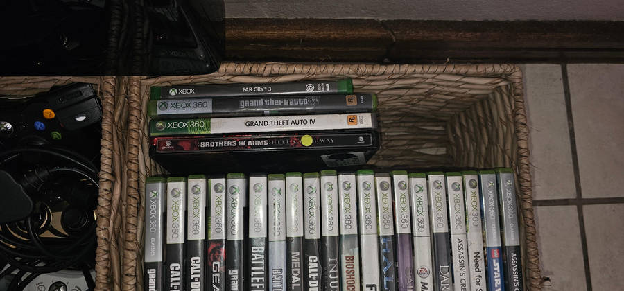 Xbox 360 250GB Slim Console with 5 remotes and Games