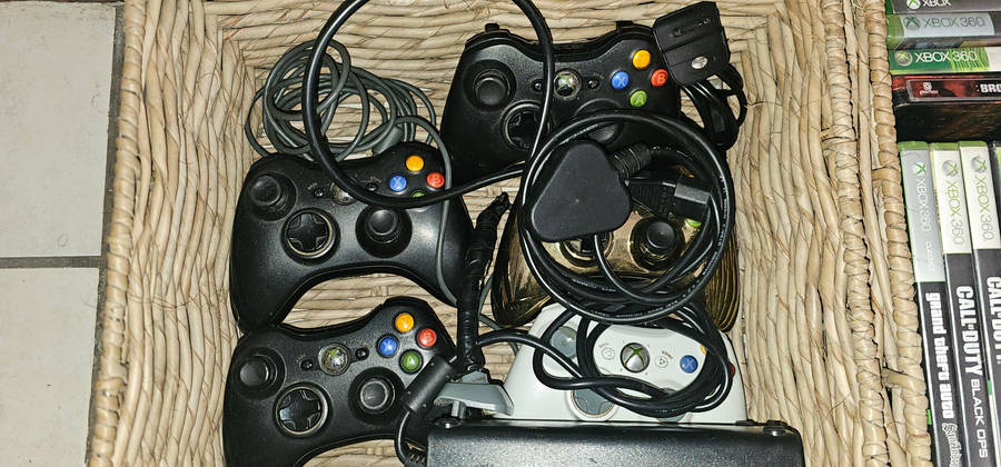 Xbox 360 250GB Slim Console with 5 remotes and Games