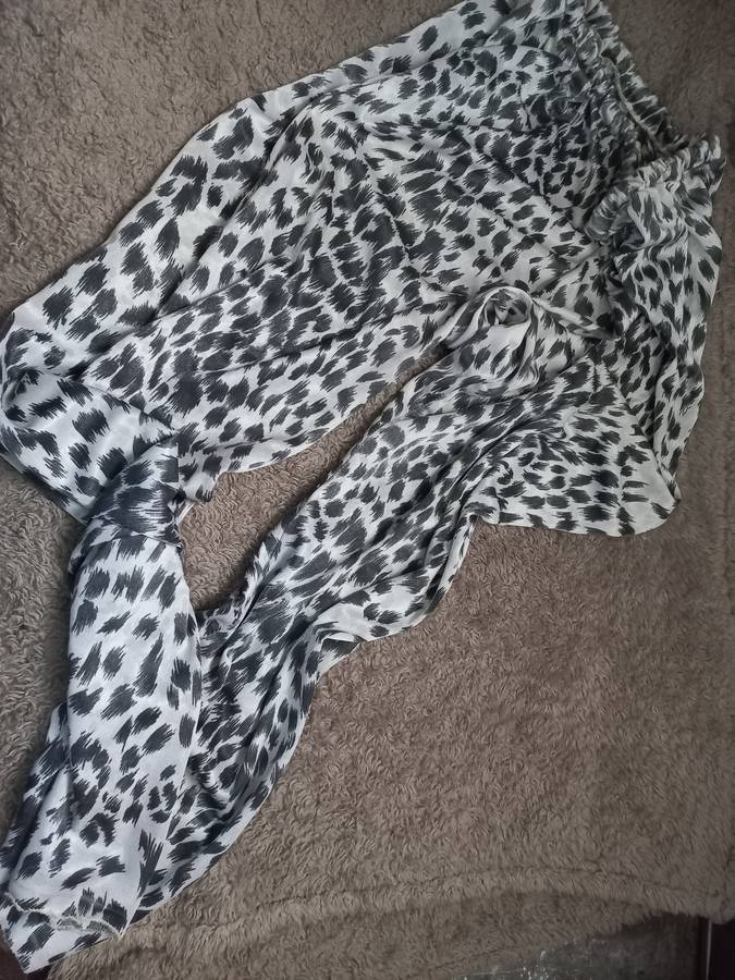 Ladies printed pants size m