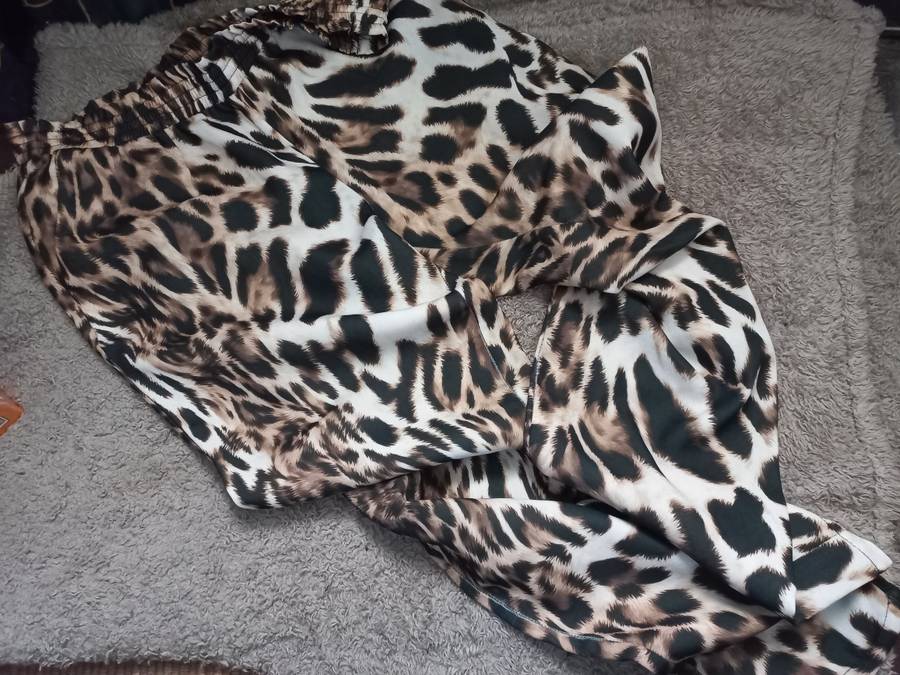 Ladies printed pants size m