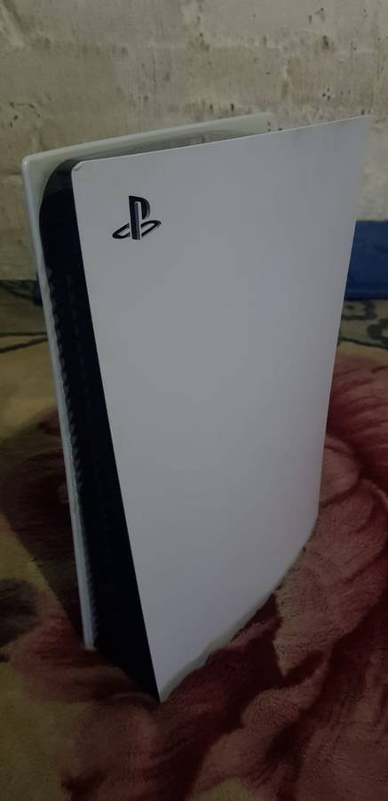 Remove Teenagers from the Street PlayStation PS5, 2 Controllers, 660GB, HDMI, Blu-Ray DVD, Cables