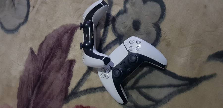 Remove Teenagers from the Street PlayStation PS5, 2 Controllers, 660GB, HDMI, Blu-Ray DVD, Cables