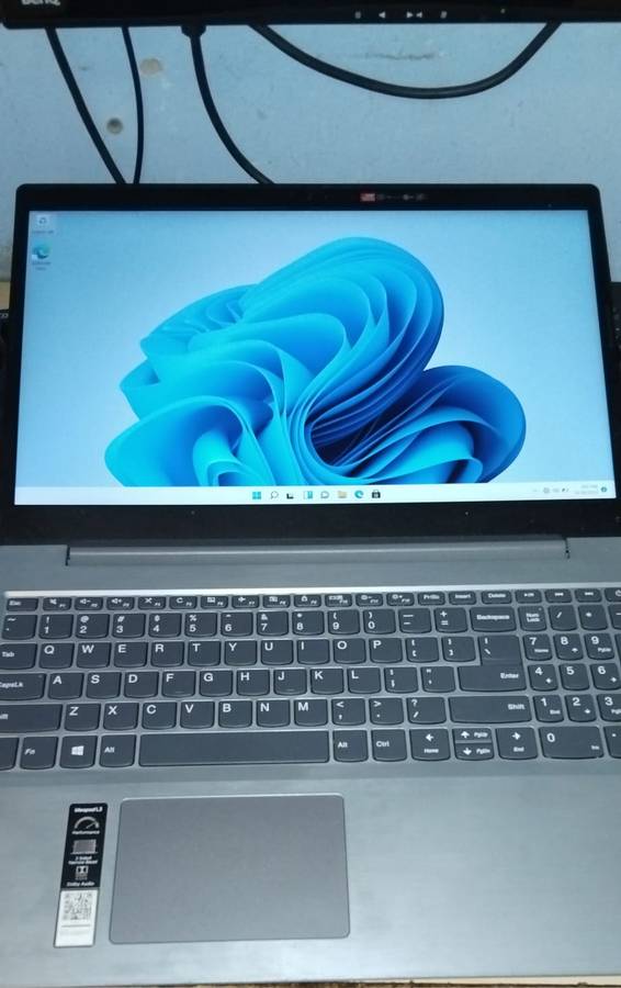 Lenovo, i3 11th Gen, 20GB Ram, 512GB M.2 Nvem, HDMI, Bluetooth, 4G LTE, WI-FI