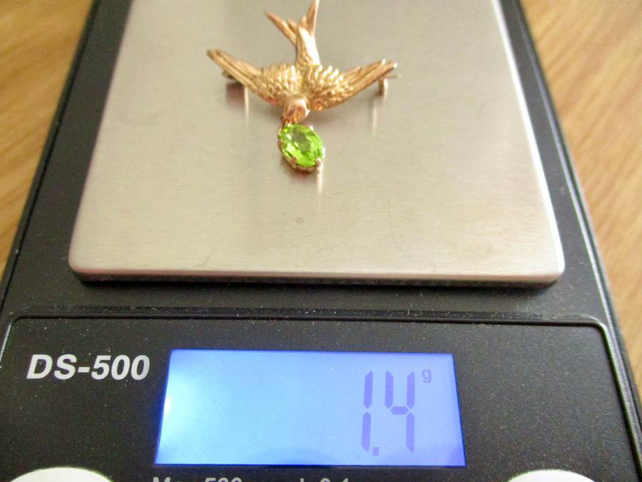 Beautiful 9ct Gold Antique Swallow Brooch With Drop Peridot!
