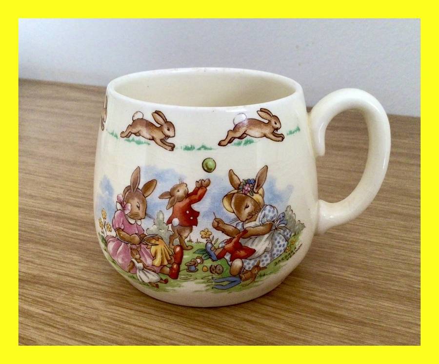 Vintage Signed Royal Doulton Bunnykins Mug Knitting Scene!