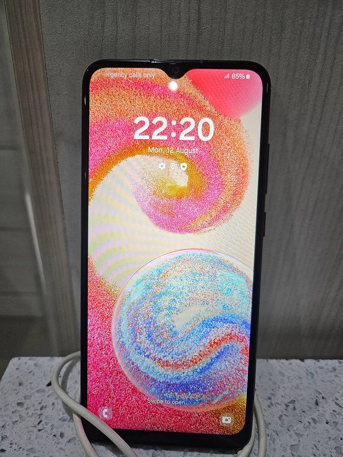 LIKE NEW SAMSUNG A04E BOXED WITH CHARGER 3GIGS RAM