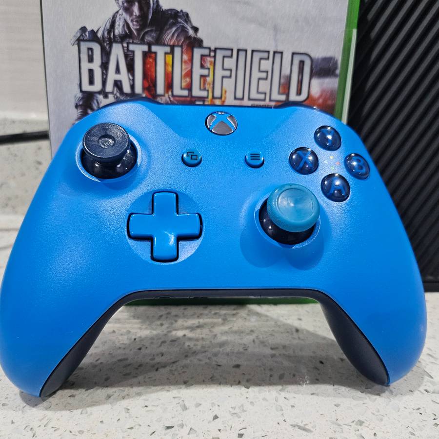 BUNDLE XBOX ONE CONSOLE/ ONE CONTROLLER/POWER BRICK /FREE GAME