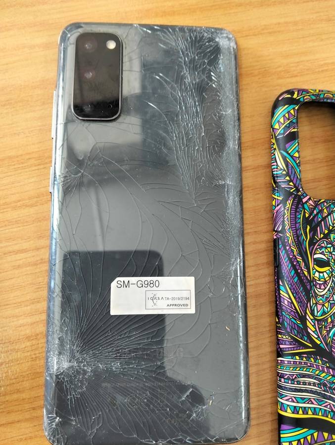 SAMSUNG S20 8 GIG RAM /128 GB ,READ ADD CAREFULLY