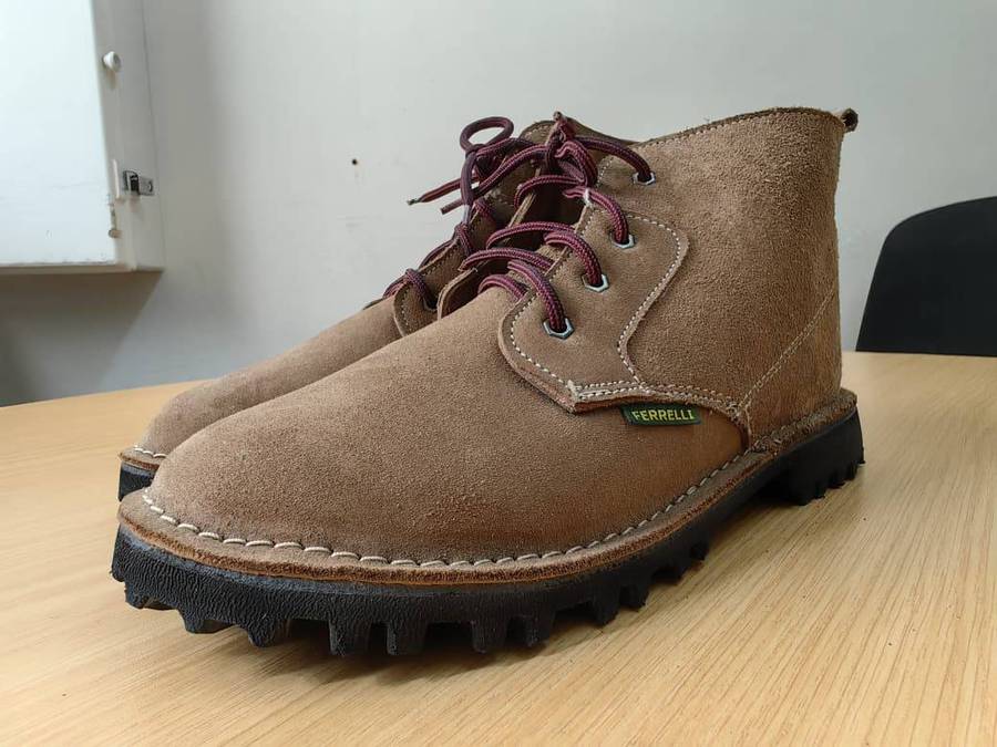 SIZE 10 SUEDE LEATHER STICTH DOWN BOOT