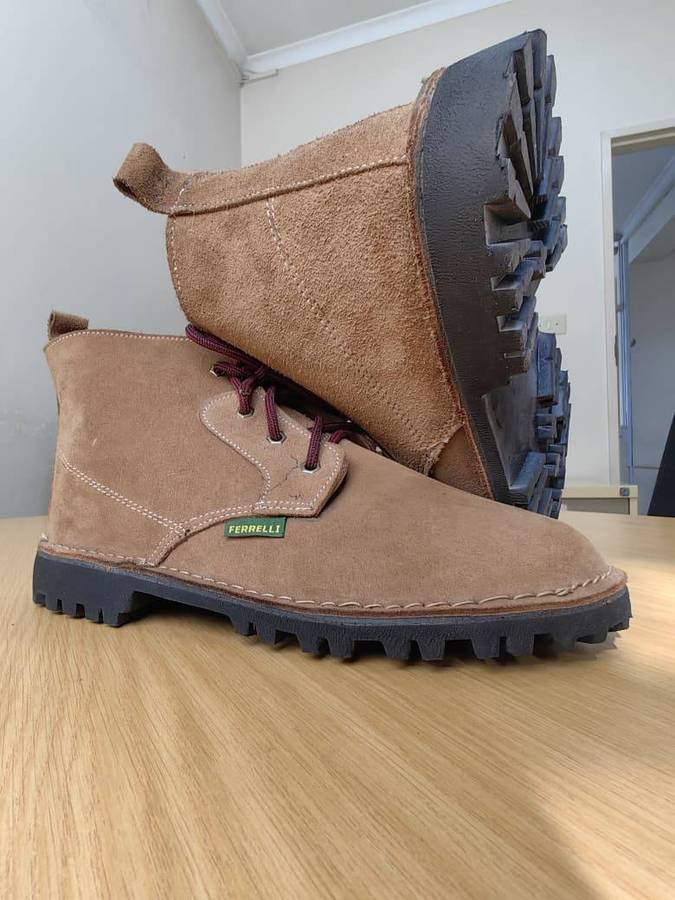 SIZE 10 SUEDE LEATHER STICTH DOWN BOOT