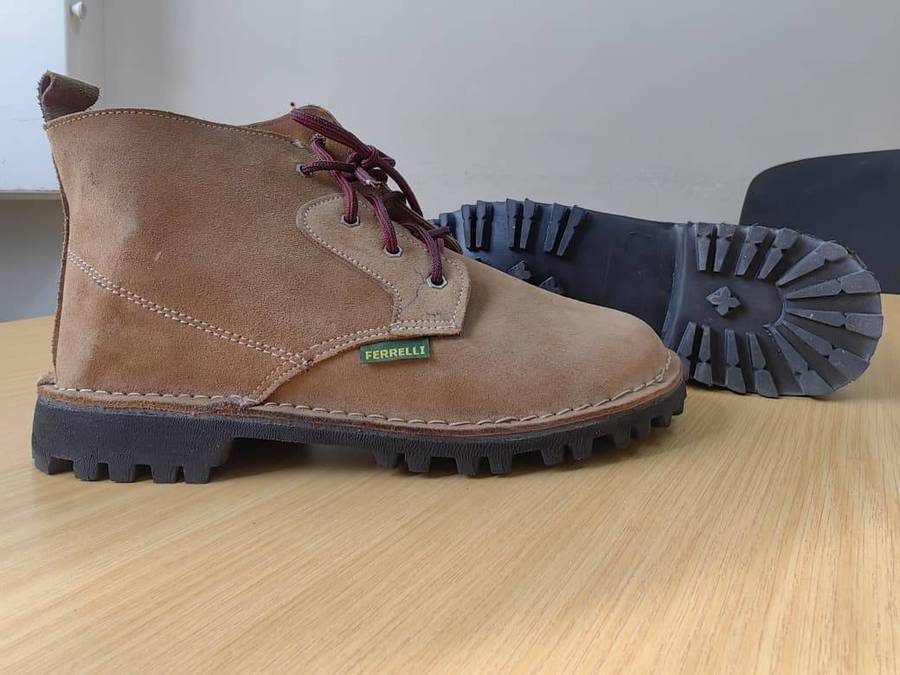 SIZE 10 SUEDE LEATHER STICTH DOWN BOOT