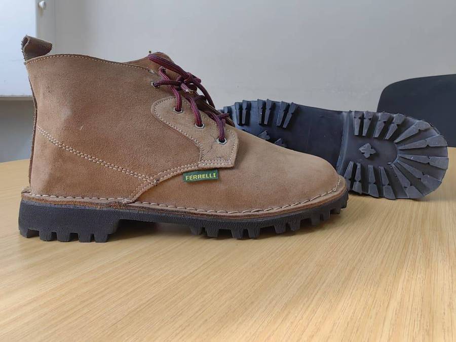 SIZE 10 SUEDE LEATHER STICTH DOWN BOOT