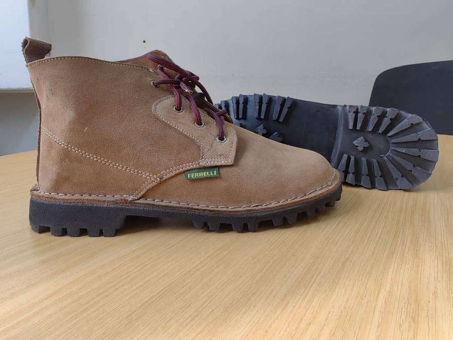 SIZE 10 SUEDE LEATHER STICTH DOWN BOOT