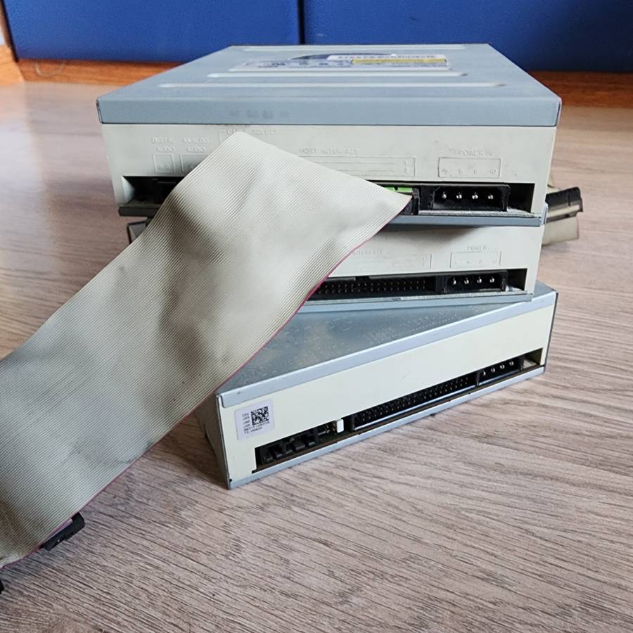 PC CD DRIVES - UNTESTED