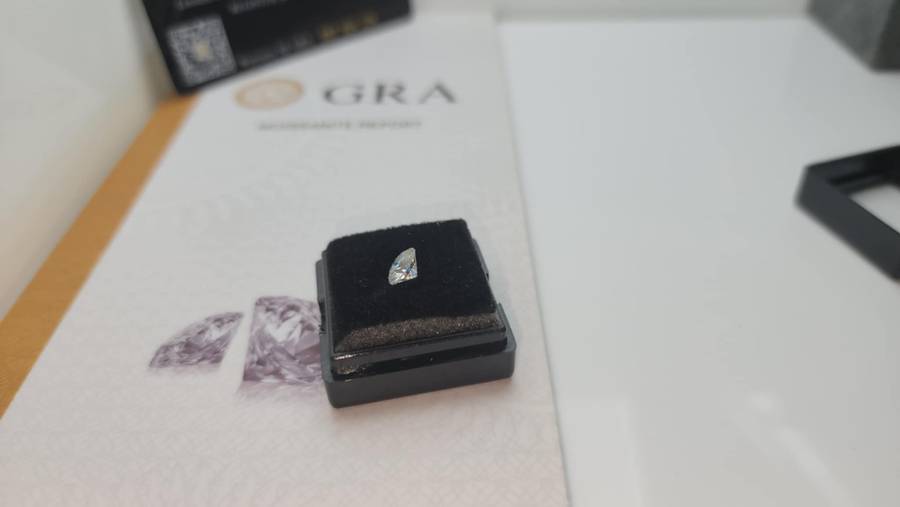 GRA Certified Moissanite !!