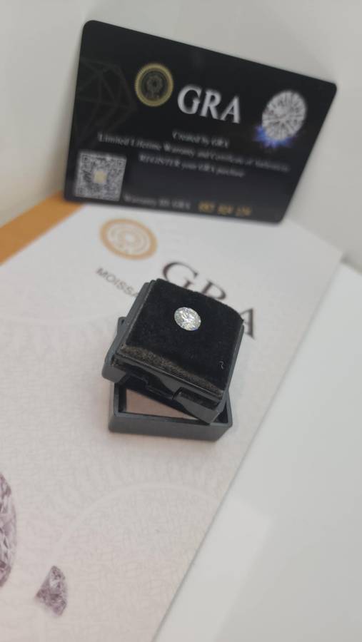 GRA Certified Moissanite !!