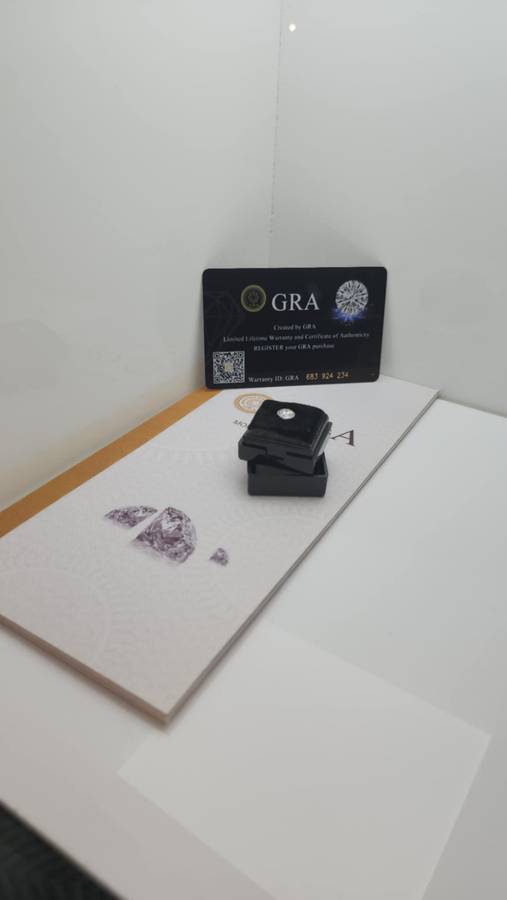 GRA Certified Moissanite !!