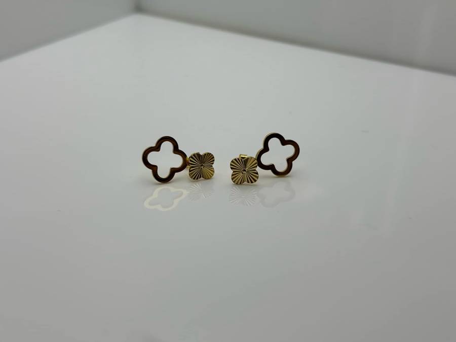 18k Gold Plated Dainty Floral Earrings - Brand New