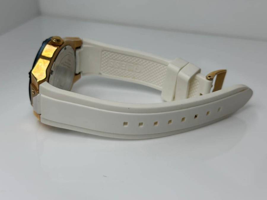 Guess Jet Setter White Dial White Rubber Strap Watch for Ladies