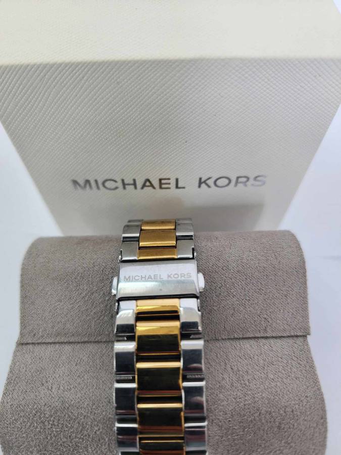 Michael Kors Women's Bradshaw 2-Tone Round Stainless Steel Watch (preowned)