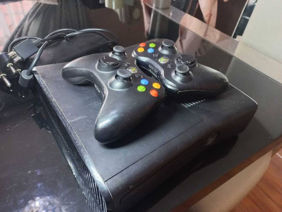 Xbox 360 S Console model 1439 with 2 Controllers