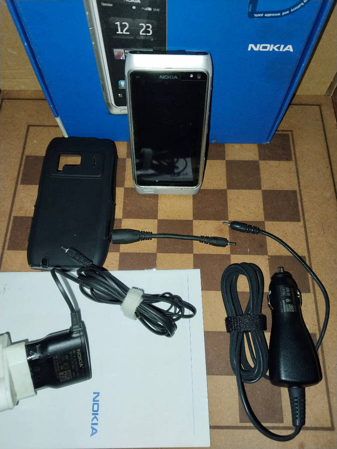 Nokia N8 ( make offer )