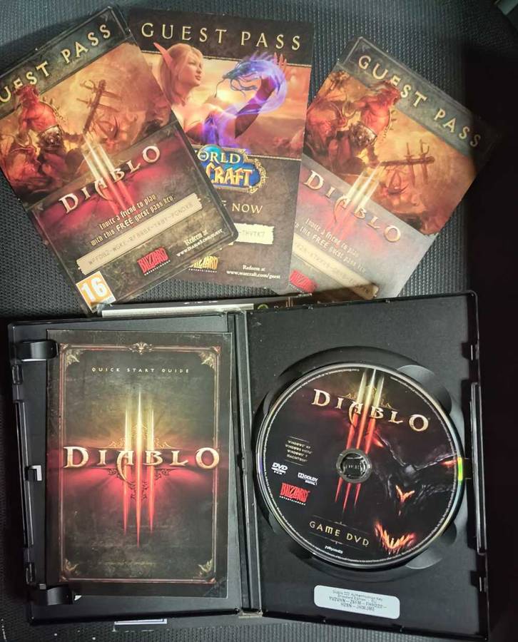 Diablo 3 PC Video Game with Game Guide and Paper Pad
