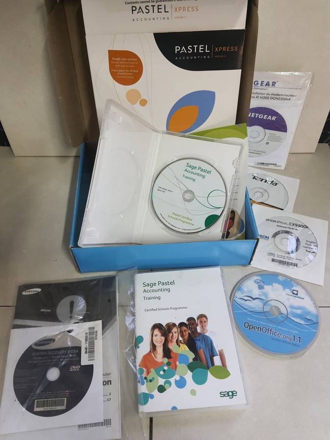 JOB LOT OF COMPUTER SOFTWARE CD'S