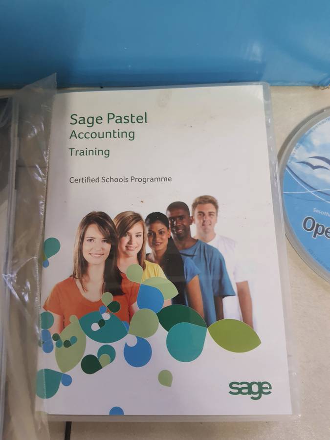 JOB LOT OF COMPUTER SOFTWARE CD'S