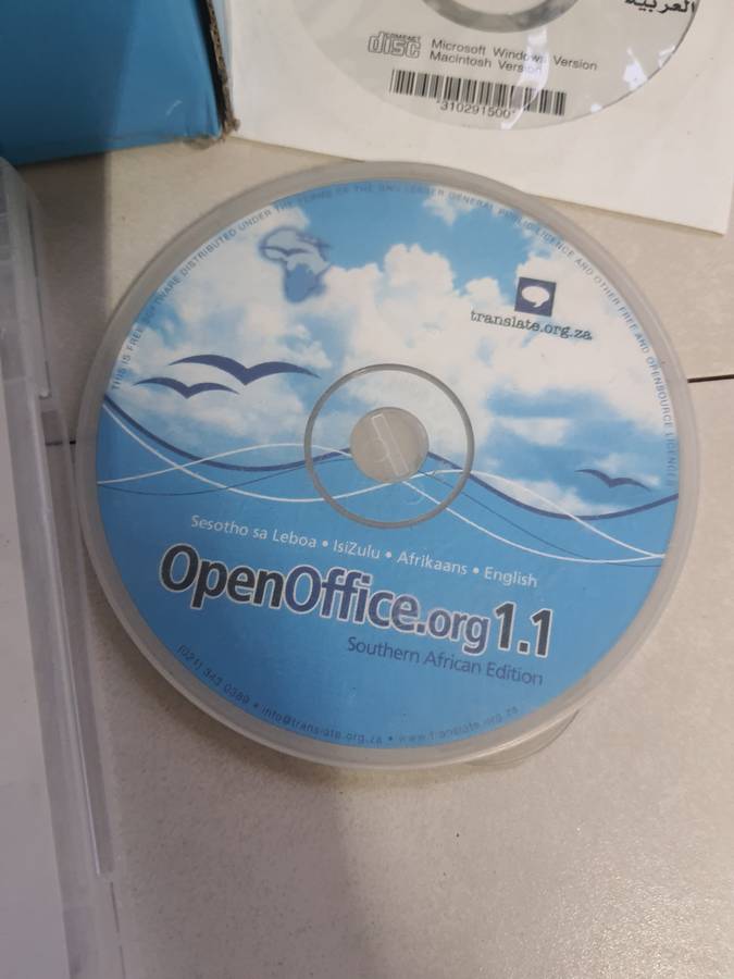 JOB LOT OF COMPUTER SOFTWARE CD'S