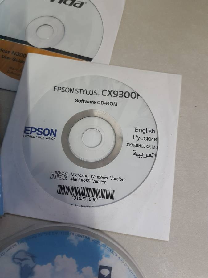 JOB LOT OF COMPUTER SOFTWARE CD'S