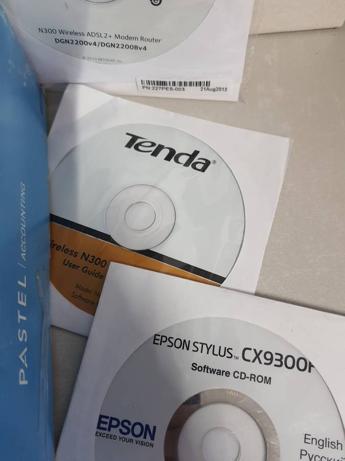 JOB LOT OF COMPUTER SOFTWARE CD'S