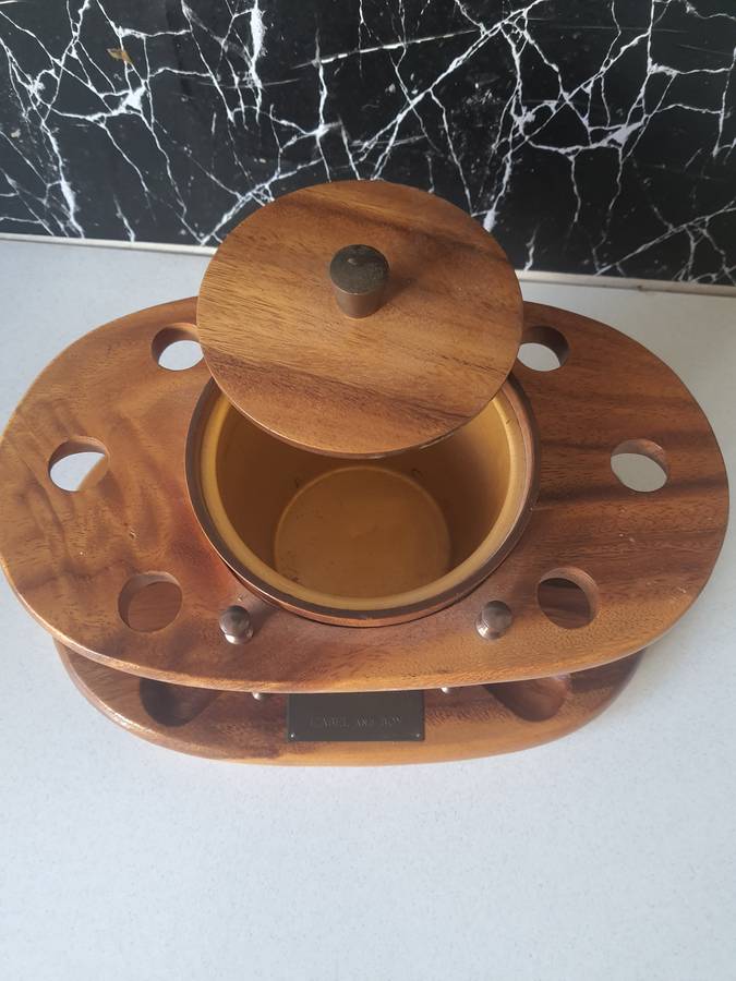 STUNNING 6 STAND MONKEYPOD PIPE STAND - RETAIL R1450.00 IN EXCELLENT CONDITION!