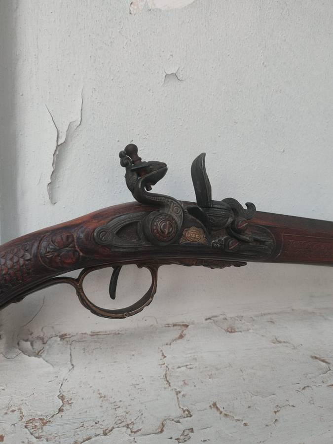 PARIS FLINTLOCK - 1.1 METER - LET THE PICTURES SPEAK FOR THEMSELF! Bid now to avoid disappointment!