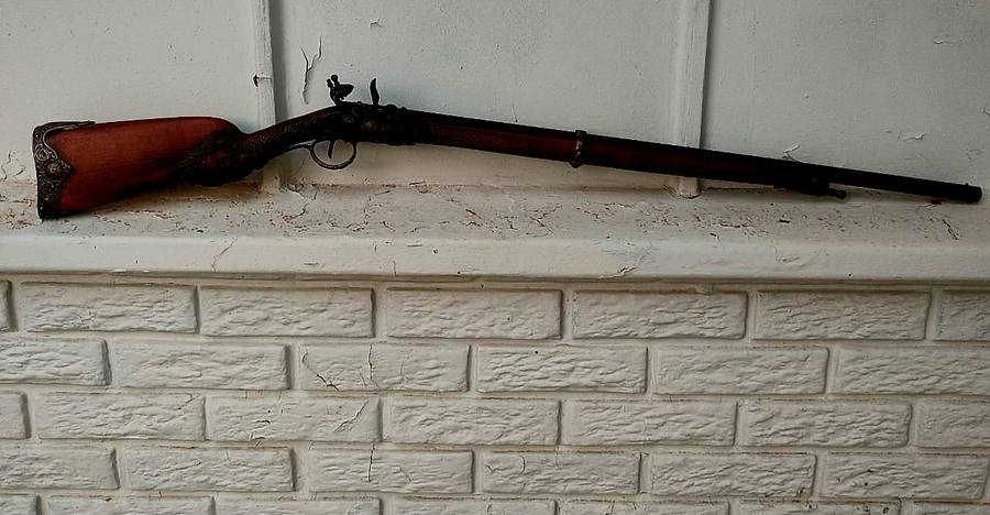 PARIS FLINTLOCK - 1.1 METER - LET THE PICTURES SPEAK FOR THEMSELF! Bid now to avoid disappointment!