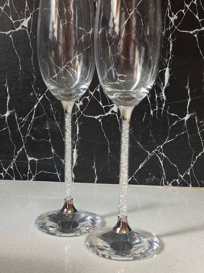SWARVOSKI - RETAIL R7220,00 - STUNNING CRYSTAL GUT CHAMPER GLASS