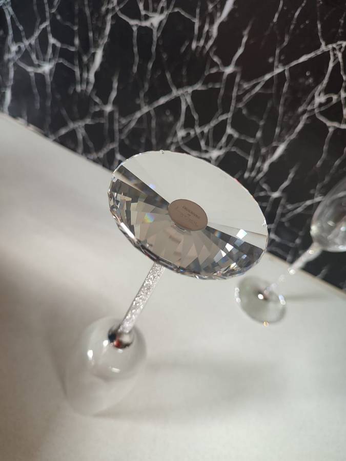 SWARVOSKI - RETAIL R7220,00 - STUNNING CRYSTAL GUT CHAMPER GLASS