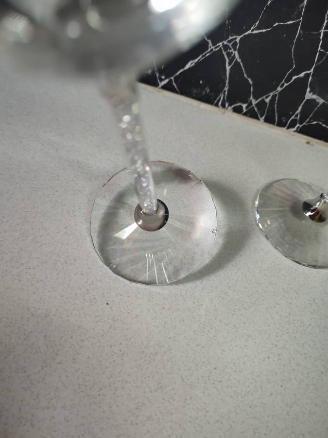 SWARVOSKI - RETAIL R7220,00 - STUNNING CRYSTAL GUT CHAMPER GLASS