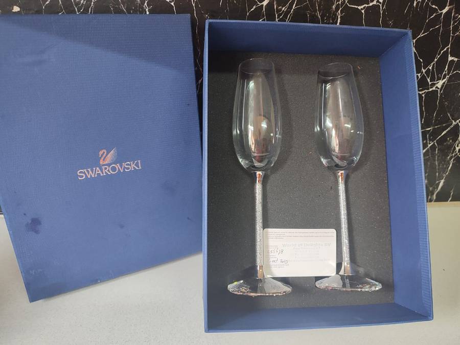 SWARVOSKI - RETAIL R7220,00 - STUNNING CRYSTAL GUT CHAMPER GLASS