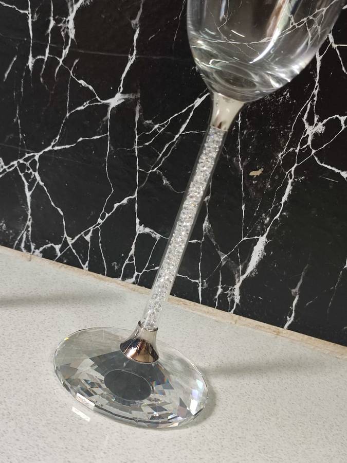 SWARVOSKI - RETAIL R7220,00 - STUNNING CRYSTAL GUT CHAMPER GLASS