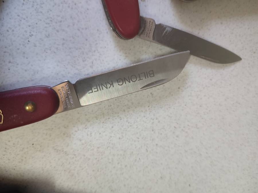 LARGE COLLECTION OF KNIFES - SOME SWISS POCKECT KNIFES - SHEFFIELD - AND GERMAN