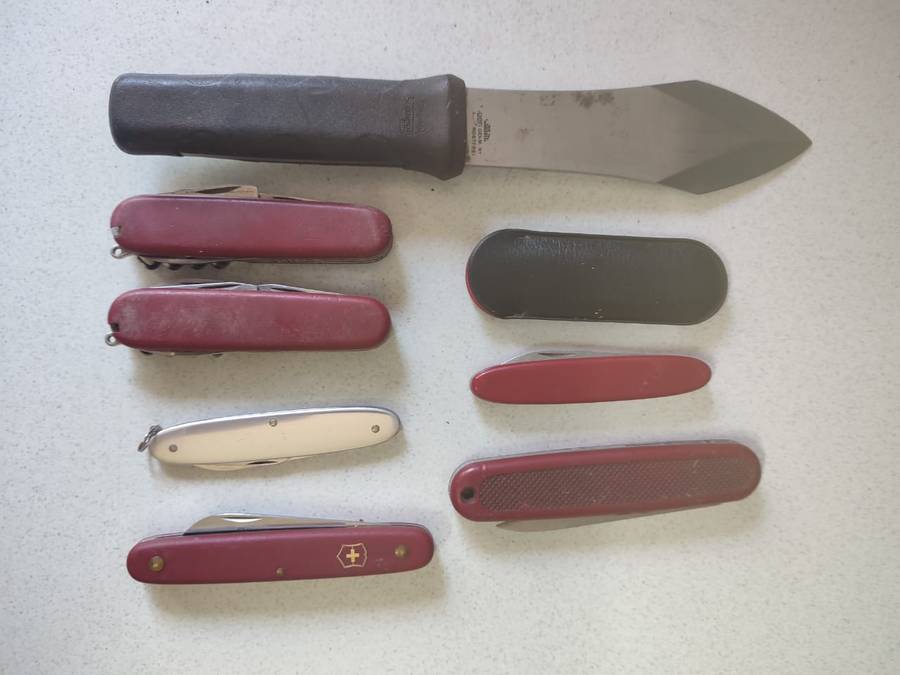 LARGE COLLECTION OF KNIFES - SOME SWISS POCKECT KNIFES - SHEFFIELD - AND GERMAN