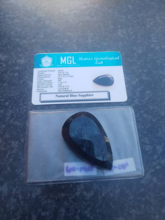 #6 - SUPPER LARGE CORRANDUM @ PRECIOUS GEMSTONE - 236.70 CARATS - THIS IS HUGE! NATURAL SHAPPHIRE