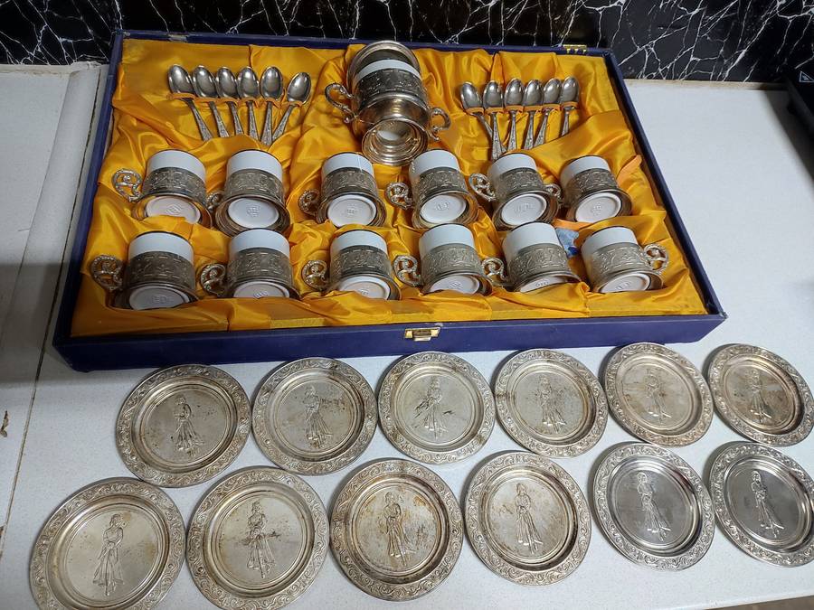 !!!!WOW!!! STUNNING TEA CUP SET WITH SAUCERS AND SUGAR POT!!!