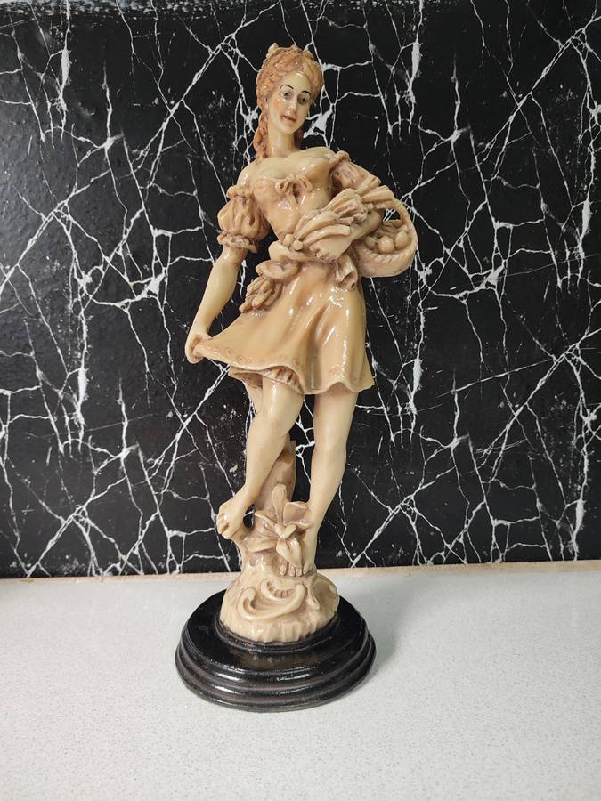 #2 STUNNING 19TH CENTURY VINTAGE PORCELAIN FIGURINE!