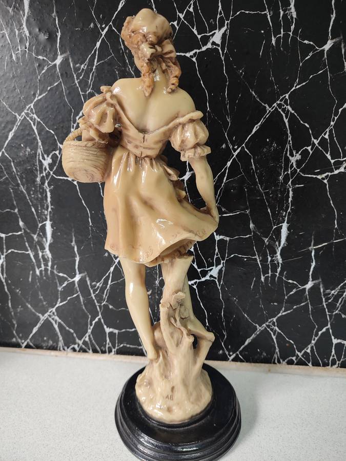 #2 STUNNING 19TH CENTURY VINTAGE PORCELAIN FIGURINE!