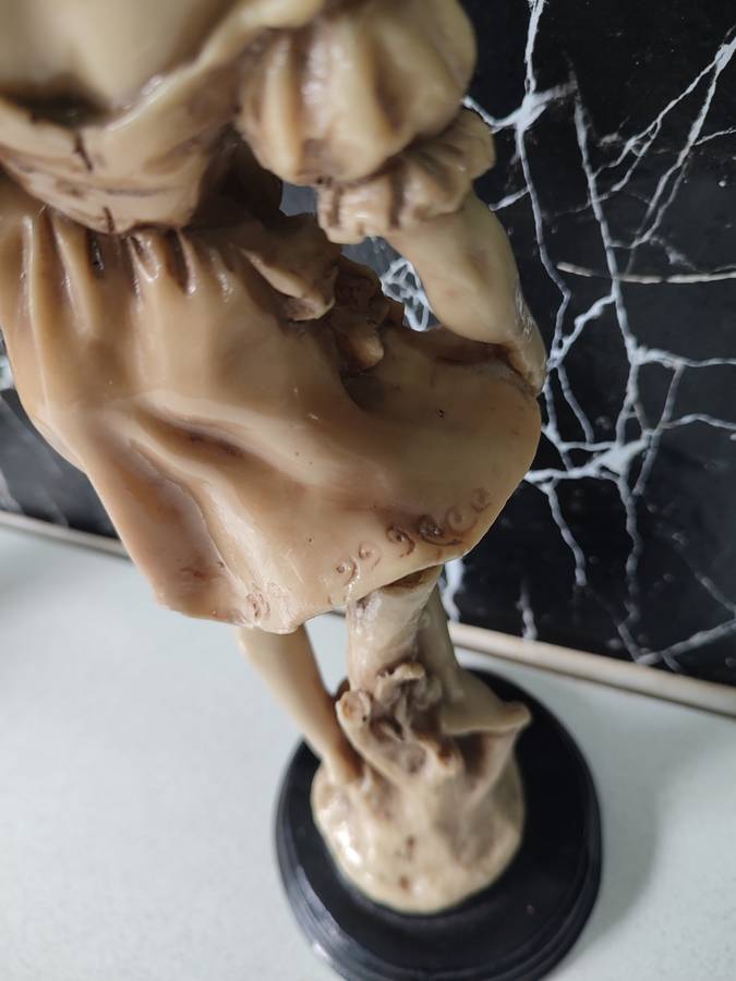 #2 STUNNING 19TH CENTURY VINTAGE PORCELAIN FIGURINE!